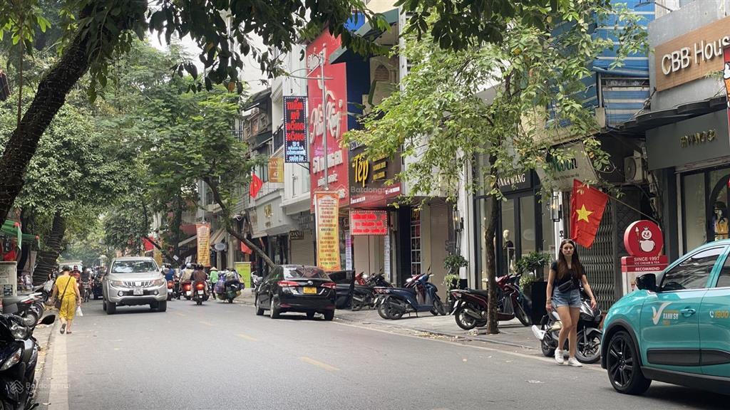 Mặt phố hoàn kiếm  mt gần 5m  50m2 5 tầng ô chờ thang máy. chỉ 50 tỷ, khu vực phường hàng mã