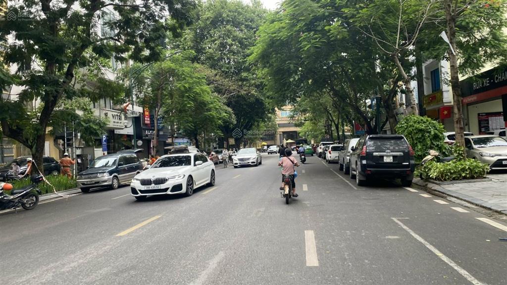 Chủ gửi bán 100m2 mặt phố hoàn kiếm. ô tô 2 chiều, khu vực quanh tràng thi