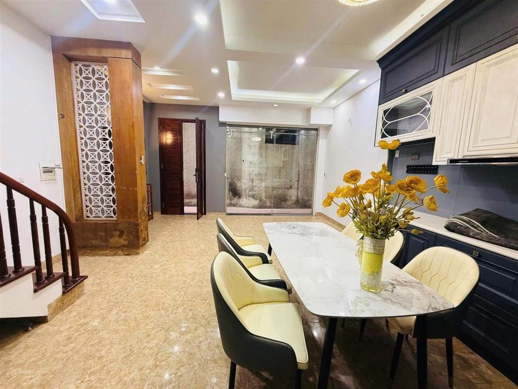 Phân lô hồ đắc di  trung tâm đống đa  ô tô đỗ cổng  vài bước ra hồ  40m*6t  12.6tỷ