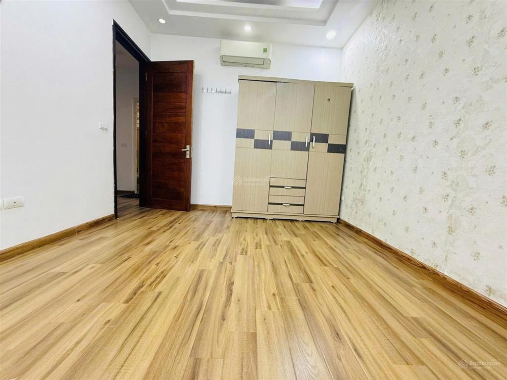 Phân lô hồ đắc di  trung tâm đống đa  ô tô đỗ cổng  vài bước ra hồ  40m*6t  12.6tỷ