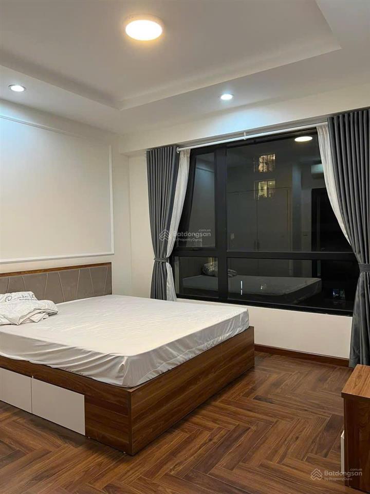 Chính chủ cho thuê gấp căn hộ 2 ngủ bên t10, nội thất cao cấp, có ô tô. giá 15 triệu/tháng vào luôn