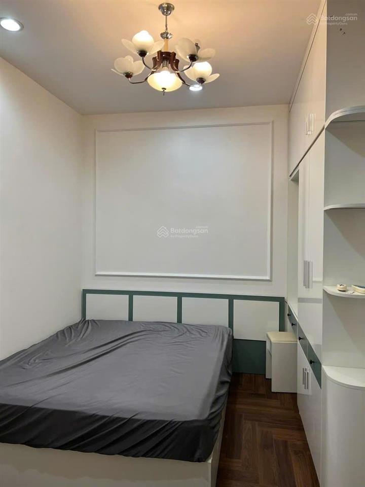 Chính chủ cho thuê gấp căn hộ 2 ngủ bên t10, nội thất cao cấp, có ô tô. giá 15 triệu/tháng vào luôn