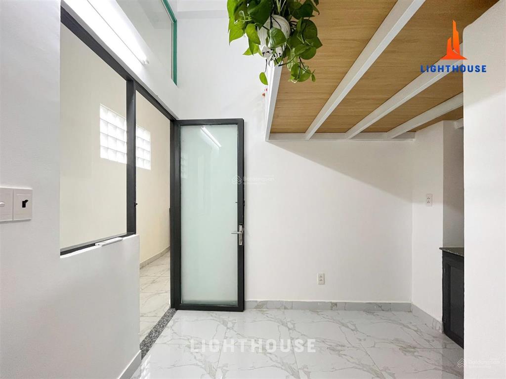 Căn hộ có gác cao đứng được ngay nguyễn kiệm đối diện bệnh viện 175  thang máy