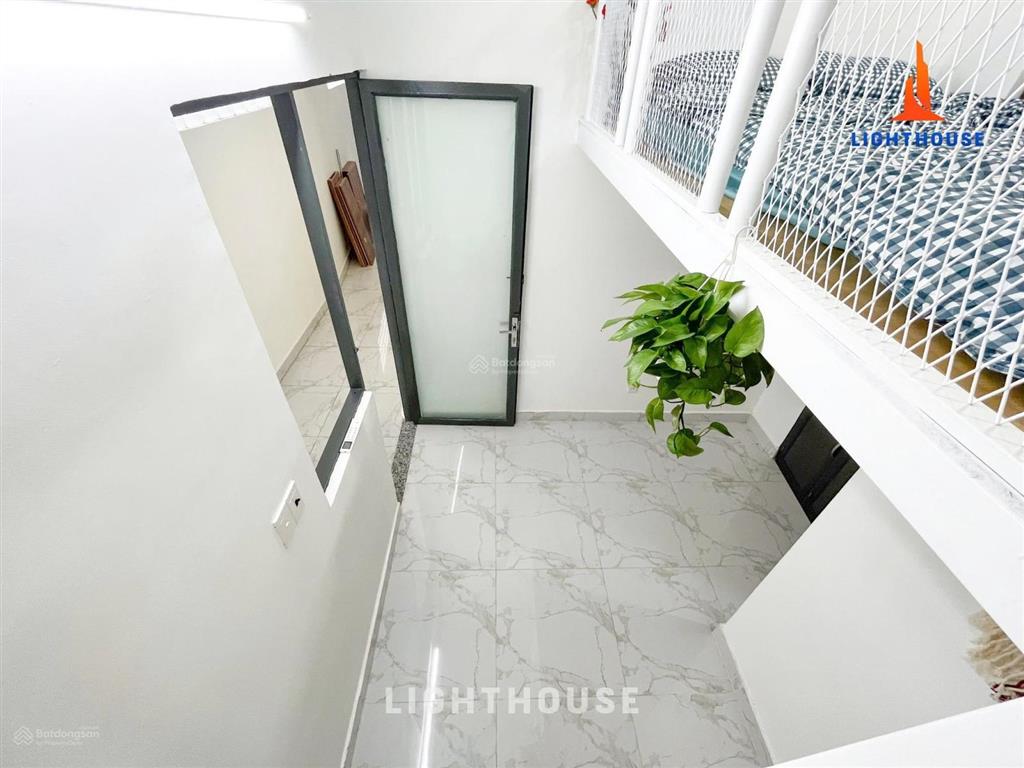 Căn hộ có gác cao đứng được ngay nguyễn kiệm đối diện bệnh viện 175  thang máy