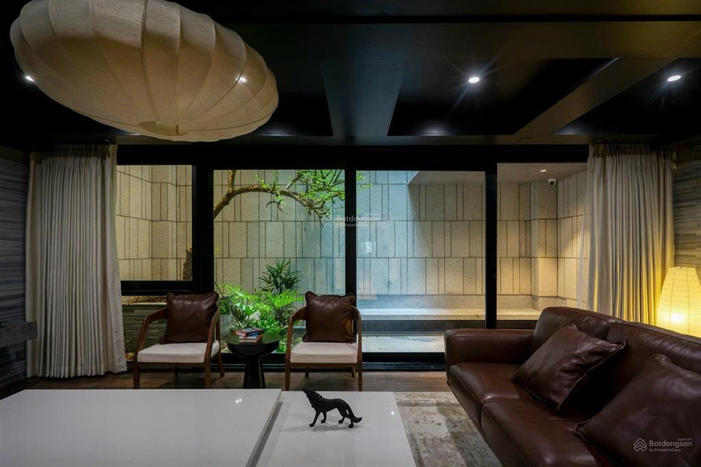 Góc 2mt trần hưng đạo q1 | 8x18m | hầm 6 tầng + thang máy | thuê 200tr/tháng |