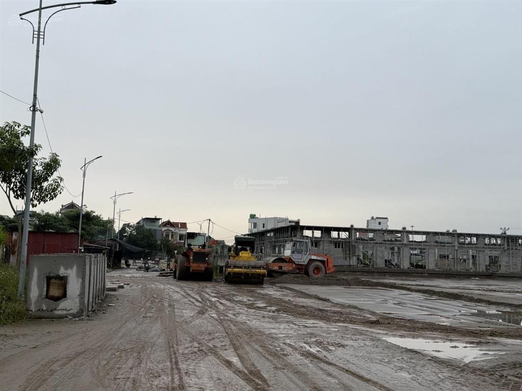 Dòng tiền khủng! bán 245m lô góc mặt chợ đông tảo mới. gần cầu mễ sở, cách ecopark 8km