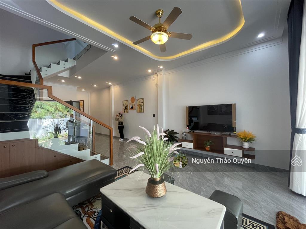 Chính chủ cần bán nhà trung tâm phường 2  tp. bảo lộc  để lại toàn bộ nội thất