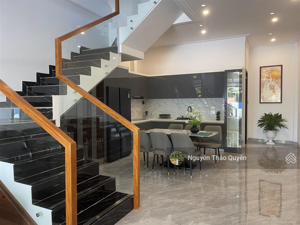 Chính chủ cần bán nhà trung tâm phường 2  tp. bảo lộc  để lại toàn bộ nội thất