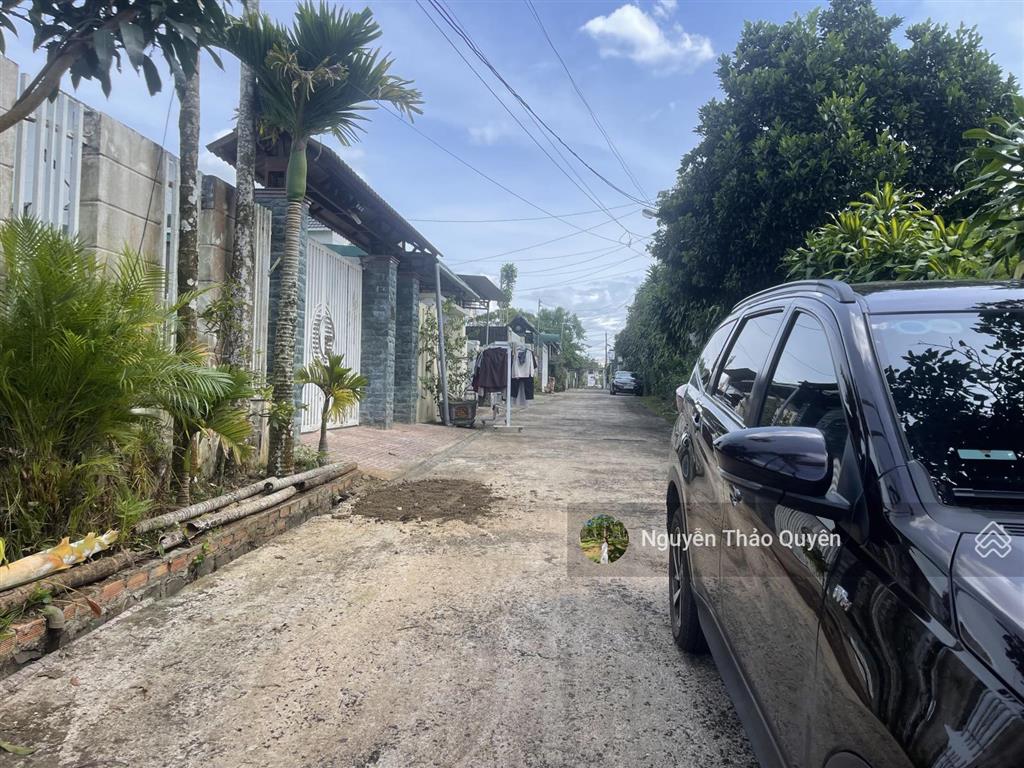 Đất 2 mặt tiền hẻm nhựa 2 ô tô né nhau hẻm bùi thị xuân  phường 1  bảo lộc
