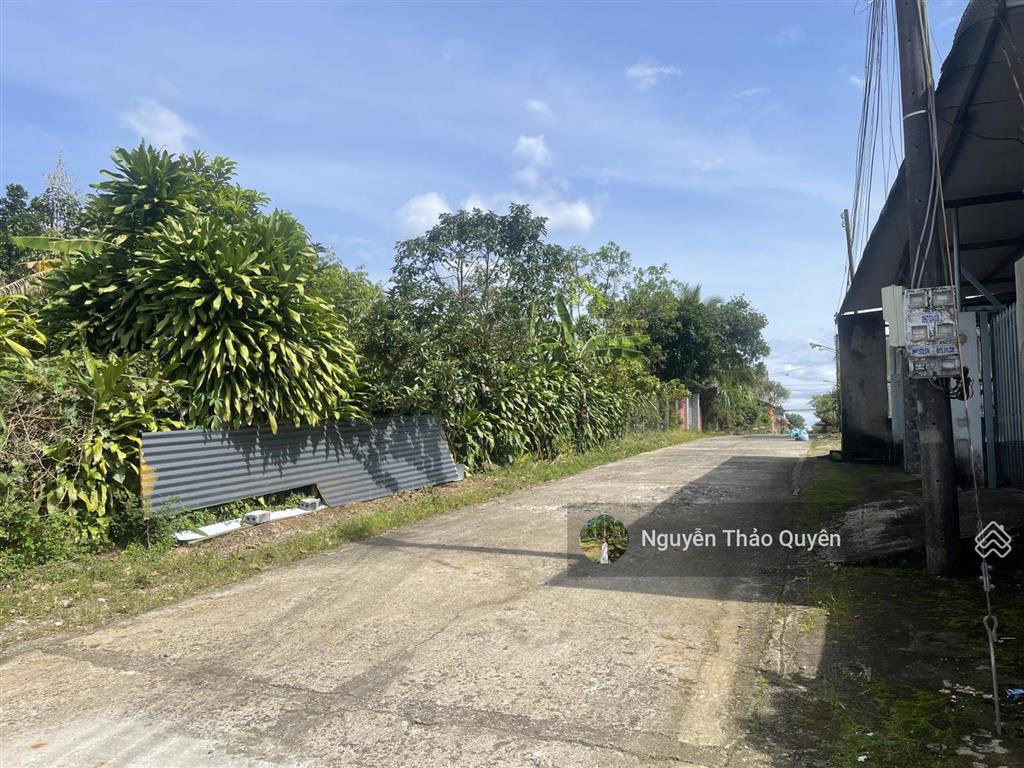 Đất 2 mặt tiền hẻm nhựa 2 ô tô né nhau hẻm bùi thị xuân  phường 1  bảo lộc