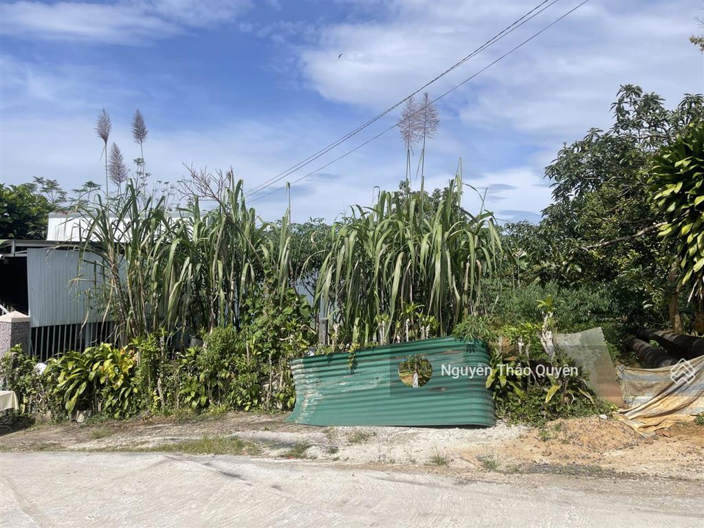 Đất 2 mặt tiền hẻm nhựa 2 ô tô né nhau hẻm bùi thị xuân  phường 1  bảo lộc