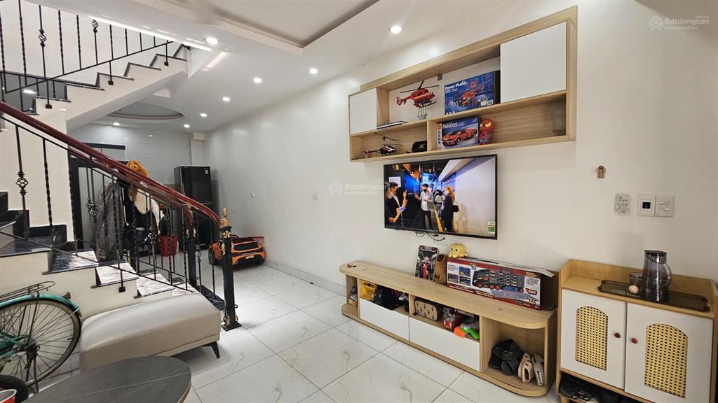 Bán nhà 2 tầng phố phan trứ. ngõ cực nông, nhà đẹp về ở ngay. tiện ích ngập tràn.