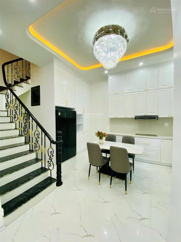 Chỉ 12tỷ có nhà 45m2x5 tầng, phố đặng tiến đông. quận đống đa. 20m ra phố, ngõ thông, an sinh đỉnh.