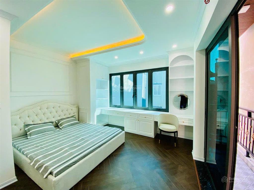 Chỉ 12tỷ có nhà 45m2x5 tầng, phố đặng tiến đông. quận đống đa. 20m ra phố, ngõ thông, an sinh đỉnh.