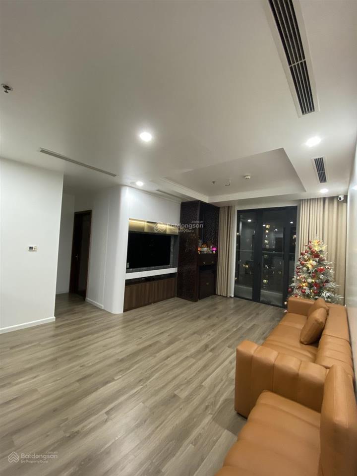 Chính chủ bán căn 3pn sáng, r6 royal city, full nội thất, giá tốt nhất thời điểm. 0966 765 ***