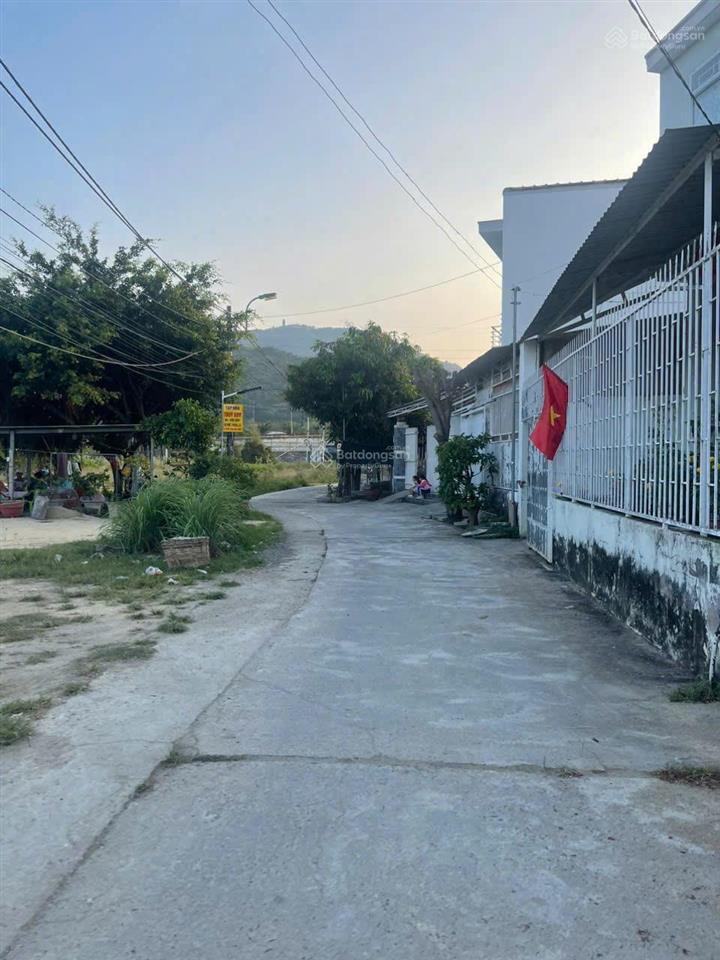 Còn sót lại duy nhất 1 lô đất vĩnh hiệp nha trang dt 75m2 mt 5m giá chỉ 1,590 tỷ có ra lộc