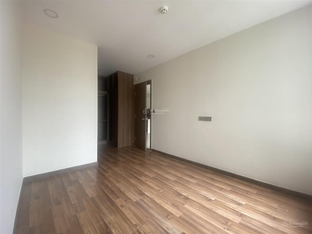 Bán căn hộ 1pn 56m2 nhà hoàn thiện cơ bản không bị chắn view giá chỉ 6.8 tỷ