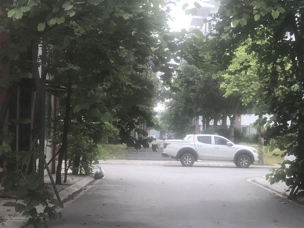 Bán gấp căn nhà phố tại khai sơn city, 5 tầng 1 tum, dt 76,2 m2, mt 5,5 m,view trường học