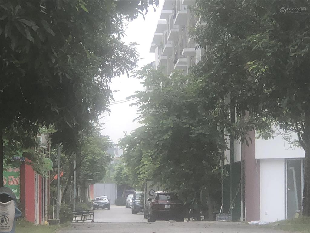 Bán gấp căn nhà phố tại khai sơn city, 5 tầng 1 tum, dt 76,2 m2, mt 5,5 m,view trường học