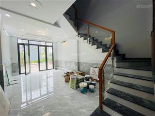 Nhà đẹp mới xây đường apđ 12, quận 12. giá 5,6tỷ bớt lộc dt 4mx13m thổ cư 52m2 đg 10m có vỉa hè