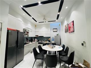 Bán nhà đẹp trung tâm cầu giấy 45m2 x 6 tầng ngõ nông, cách ô tô 30m chỉ hơn 9 tỷ