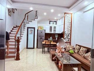 Căn nhà cực  hiếm cần bán gấp. sát cạnh hồ tây lộng gió đường võ chí công