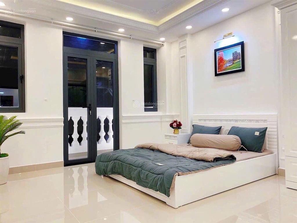 Căn nhà tâm huyết  ngay tttm emart phan văn trị p5  1 hầm, 1 trệt, 1 lửng, 3 lầu, st (thang máy)