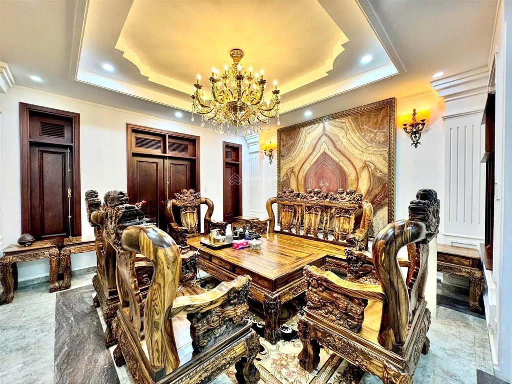 Căn nhà tâm huyết  ngay tttm emart phan văn trị p5  1 hầm, 1 trệt, 1 lửng, 3 lầu, st (thang máy)