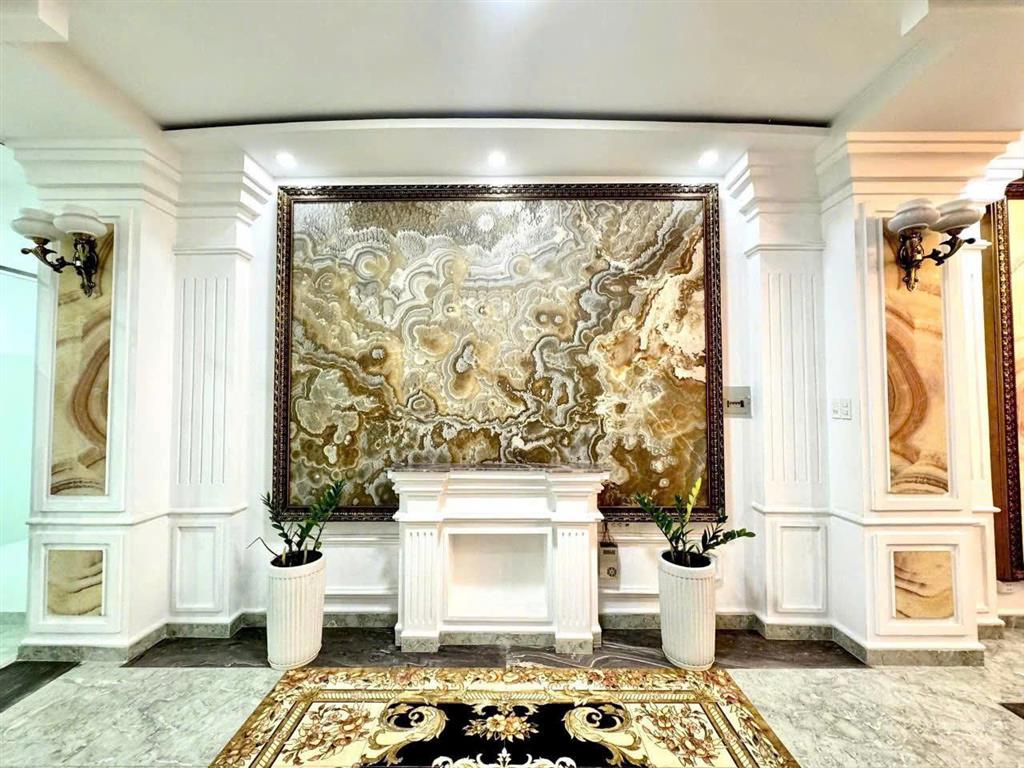 Căn nhà tâm huyết  ngay tttm emart phan văn trị p5  1 hầm, 1 trệt, 1 lửng, 3 lầu, st (thang máy)