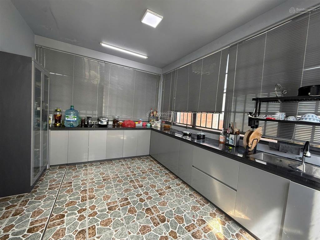 Căn nhà tâm huyết  ngay tttm emart phan văn trị p5  1 hầm, 1 trệt, 1 lửng, 3 lầu, st (thang máy)