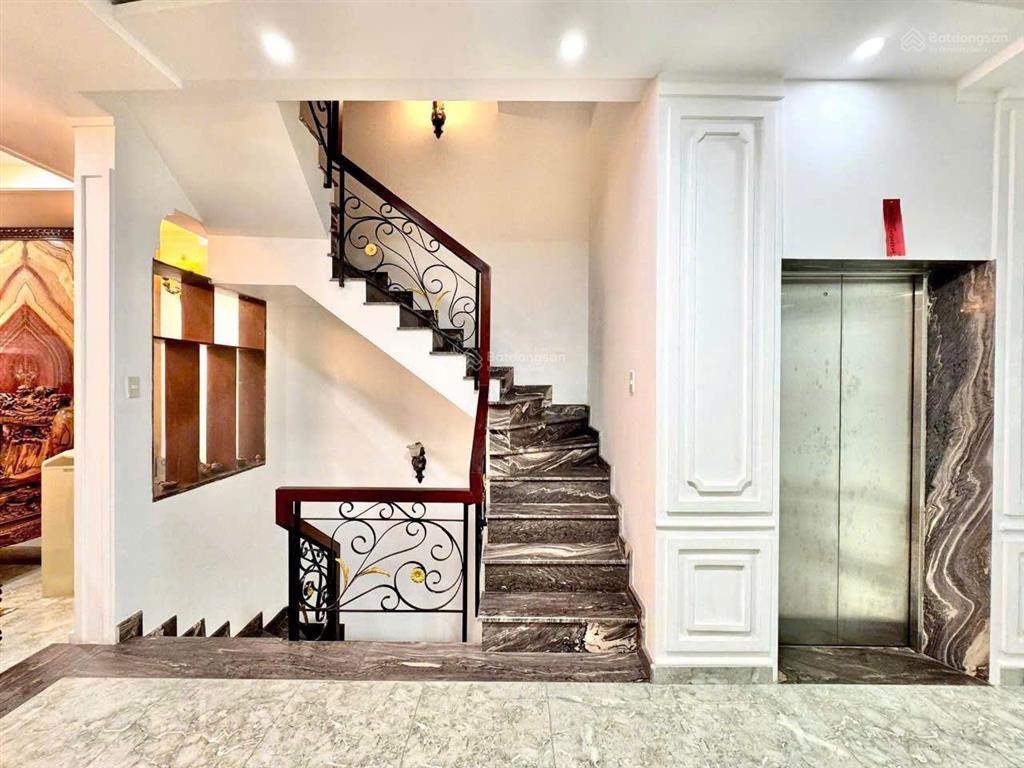 Căn nhà tâm huyết  ngay tttm emart phan văn trị p5  1 hầm, 1 trệt, 1 lửng, 3 lầu, st (thang máy)