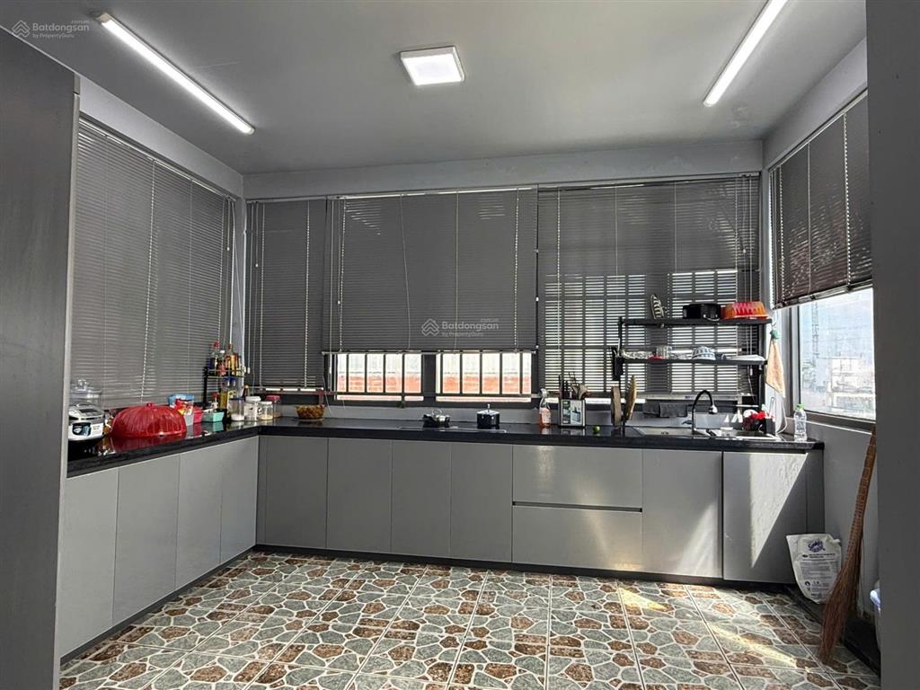 Căn nhà tâm huyết  ngay tttm emart phan văn trị p5  1 hầm, 1 trệt, 1 lửng, 3 lầu, st (thang máy)