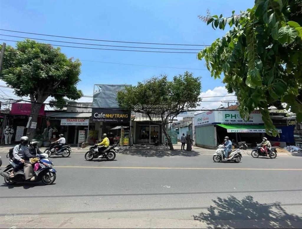 Bán nhà xưởng mặt tiền hiếm tỉnh lộ 10, bình tân  2625m2, dòng tiền 3,4 tỷ/năm  chỉ 80 triệu/m2