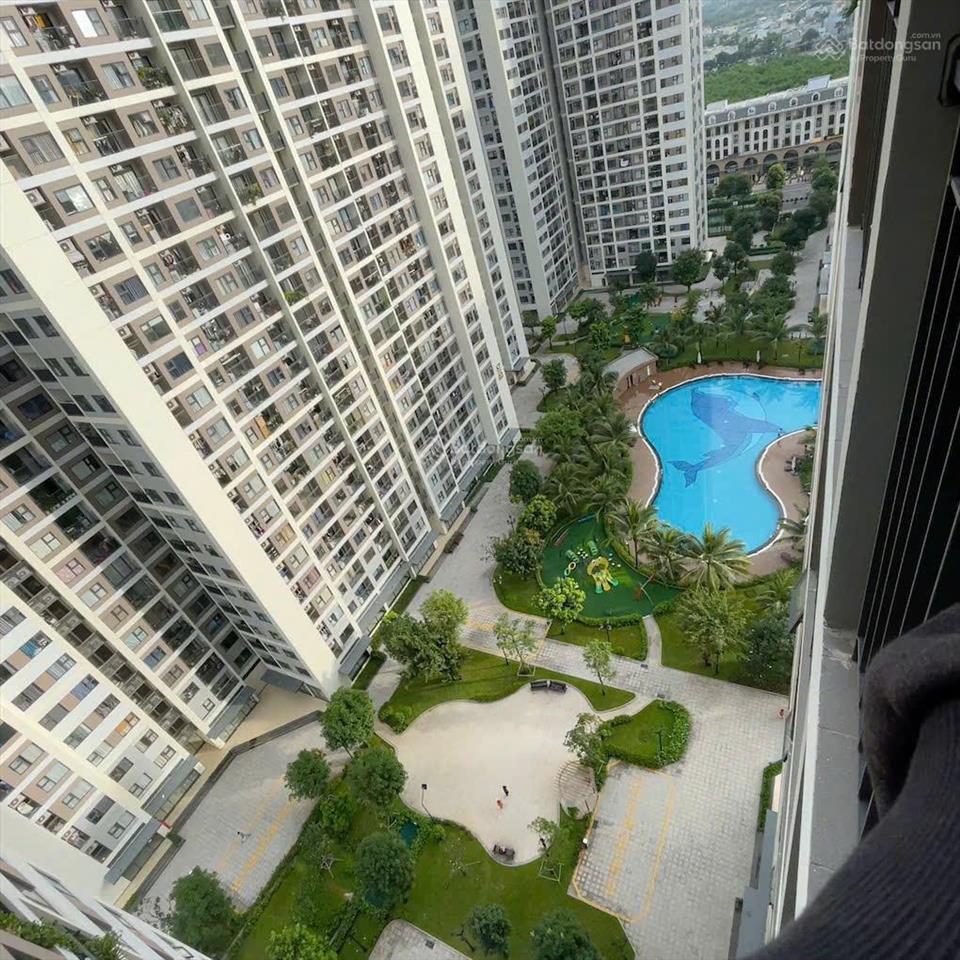 Bán gấp căn hộ chung cư vinhomes quận 9 khu origami 2 phòng ngủ có sổ view hồ bơi giá 2tỷ680