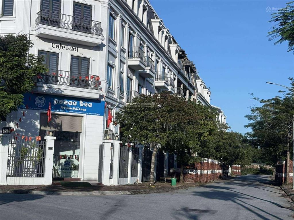 Bạn em nhờ bán gấp căn lk124 trục chính đẹp nhất happy land đông anh