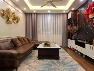 Chủ nhà nhà cần bán gấp căn hộ 68m2 thiết kế 2pn, 2wc tầng trung nhà nội thất cao cấp chung bea sky