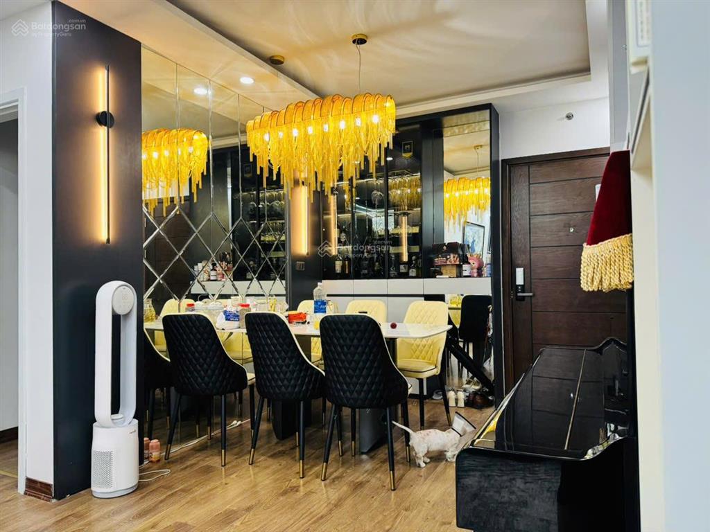 Chính chủ cần bán gấp căn hộ 67m2, 2pn, 2wc nhà tầng trung hướng mát chung cư eco green city