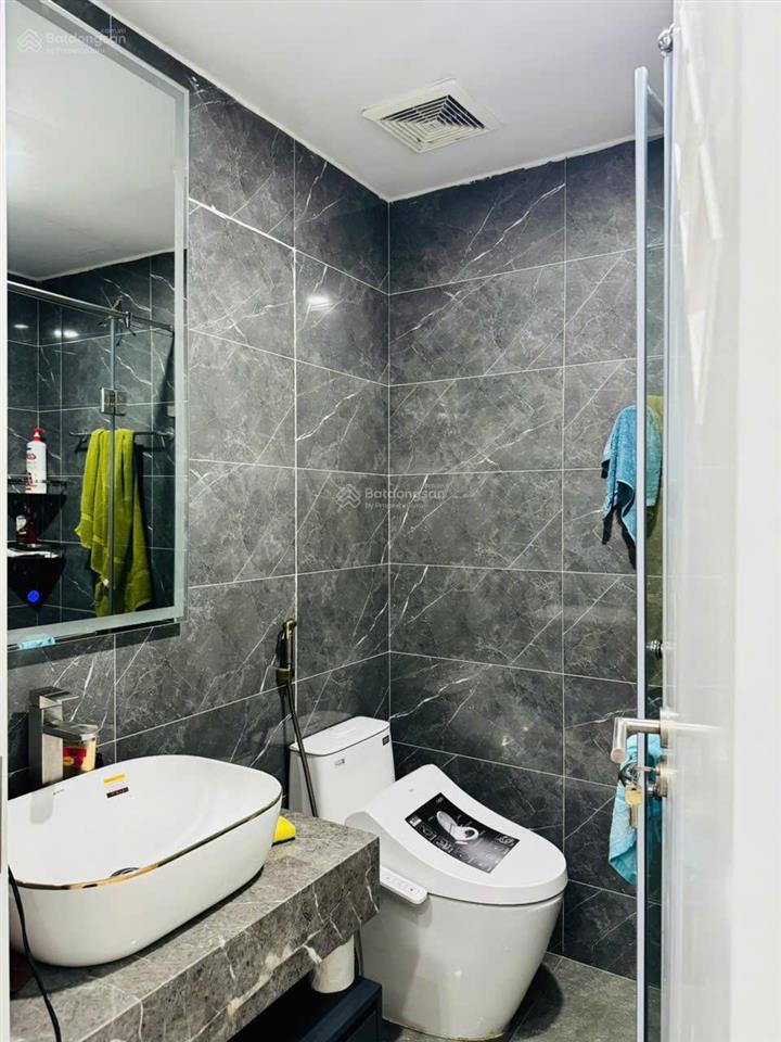 Chính chủ cần bán gấp căn hộ 67m2, 2pn, 2wc nhà tầng trung hướng mát chung cư eco green city