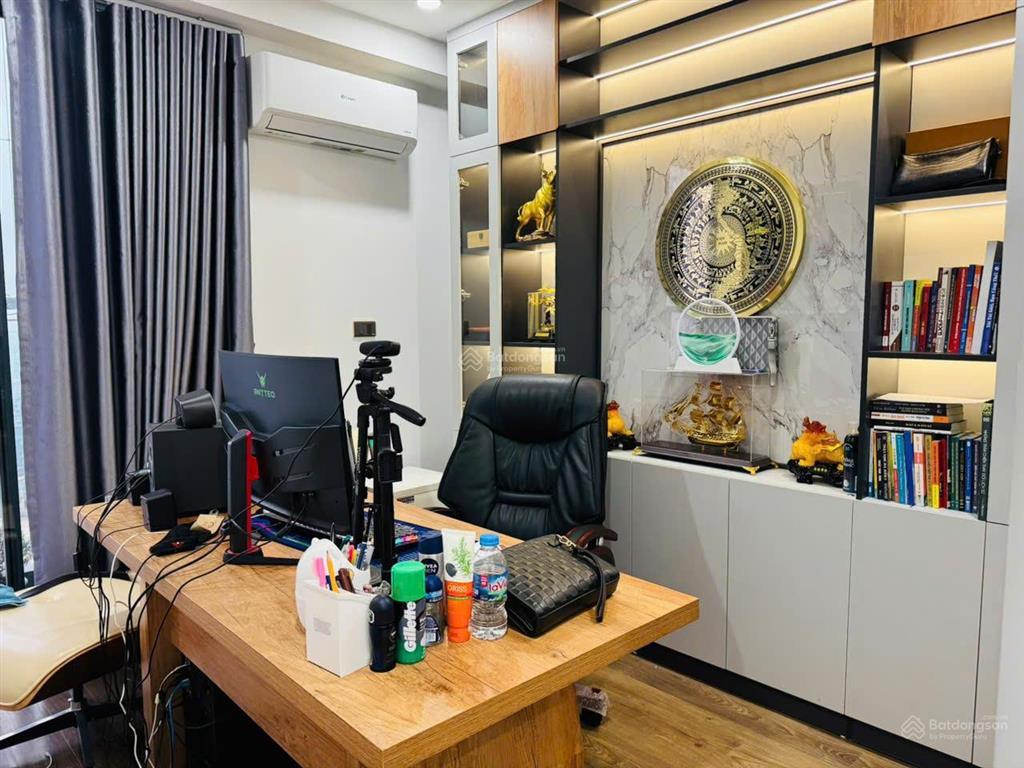 Chính chủ cần bán gấp căn hộ 67m2, 2pn, 2wc nhà tầng trung hướng mát chung cư eco green city