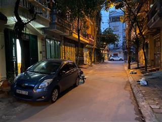 Bán nhà nguyễn văn huyên, cầu giấy, 51m2, nhỉnh 10 tỷ ,ngõ to rộng, ba bước xe 16 chỗ, thuê 30tr .