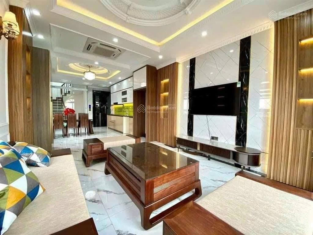 Bán nhà ngõ 68 cầu giấy, 37m2, 7 tỷ ngõ to rộng, 5m ra ô tô, hồ điều hòa, nhà mới đẹp mê hồn