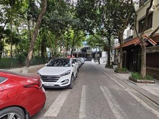 Bán nhà gần oto ngõ 68 cầu giấy 22m2, mới cong, 5 tầng nhỉnh , nhà đẹp ở luôn, nhỉnh 4 tỷ