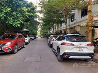 Bán nhà dương khuê, cầu giấy 36m2, oto, 8 tỷ, thang máy vèo vèo, mới tinh kính coong, quá hiếm.