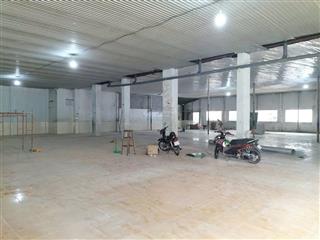 Kho mới sửa, gần 800m2. chỉ 40tr/th (còn thương lượng)