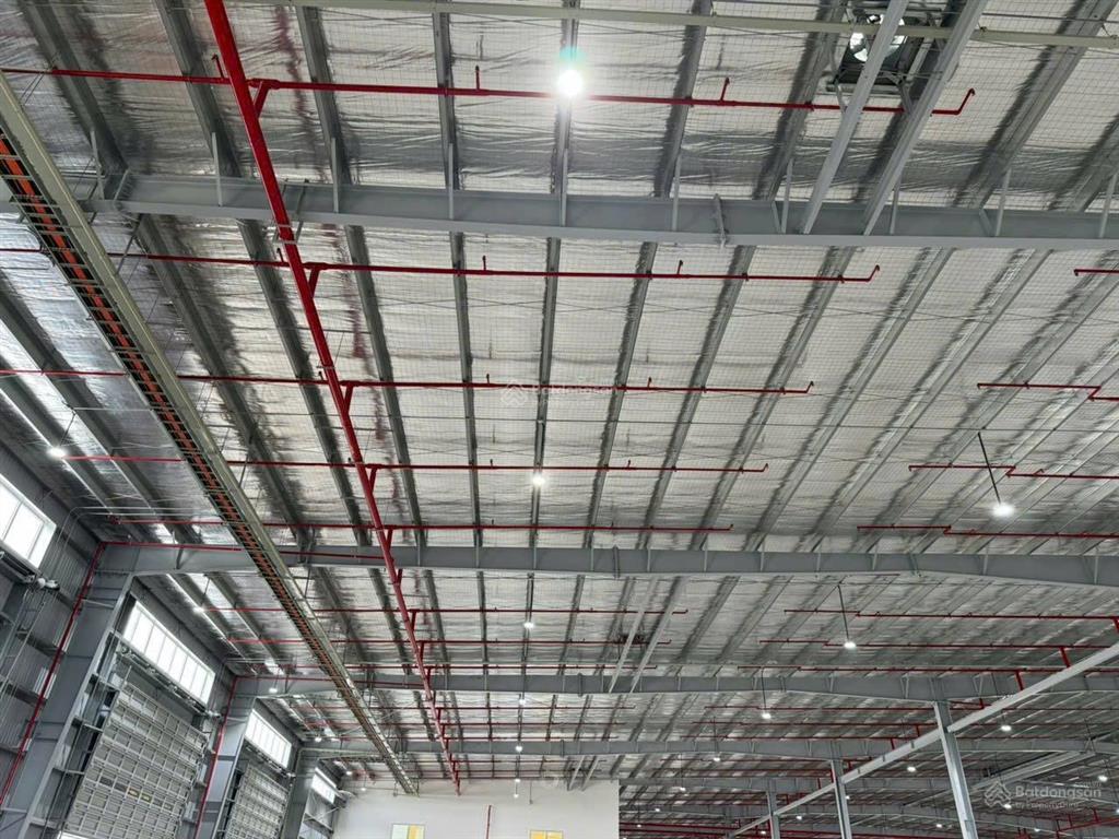 Tổng 7.000m2. kho 5.000m2. chỉ tính tiền kho. 105k/m2. pccc tự động  thẩm duyệt, cont 24/7
