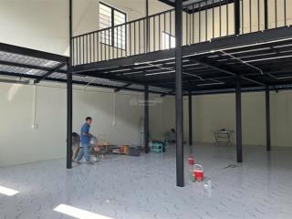 Kho  mặt bằng mới 100%. tiện kd onl, kho hàngnền gạch men sáng bóng. dt 300m2