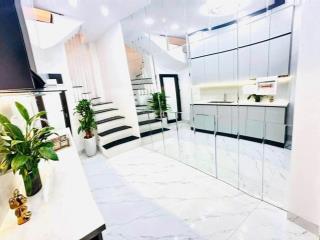 Chỉ 3 tỷ , nhà đẹp phố kim hoa. 30m ra mặt phố. full đồ . sổ đỏ riêng vuông đẹp.