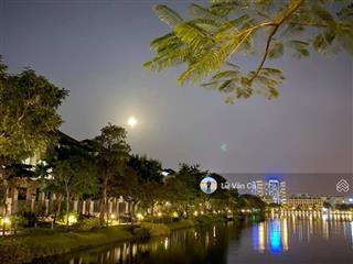 Biệt thự view hồ 2 mặt tiền nhà full nội thất dt 176m2 ,1 trệt 2 lầu sân vườn rộng thoáng giá 39 tỷ