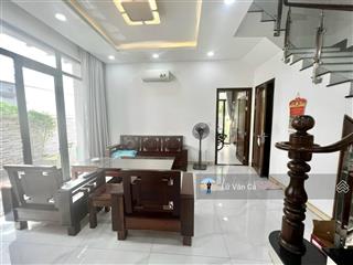 Biệt thự sân vườn hồ cảnh quan, 176m nội thất full, bán nhanh,  0907 860 ***