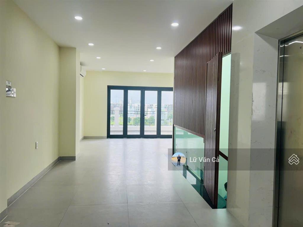 Cho thuê shophouse mặt tiền song hành lakeview city, dt 5x20m 5 lầu sử dụng, có thang máy, giá 45tr